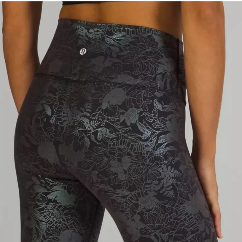 Lululemon Wunder Under HR Tight 25” Shine size 4 - Image 4