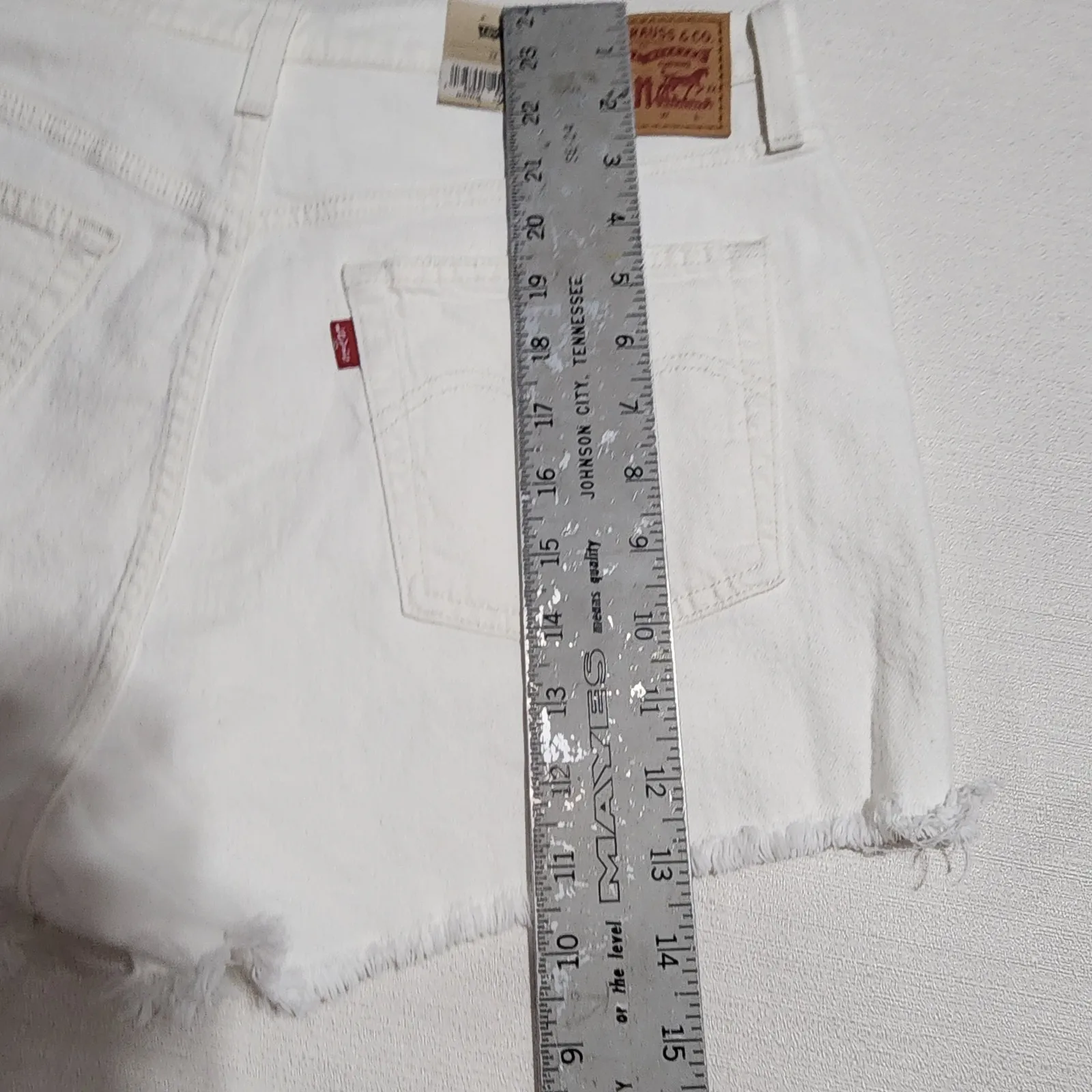 Levi's 501 shorts original 32'' waists a high rise fitted through the hip - Image 7