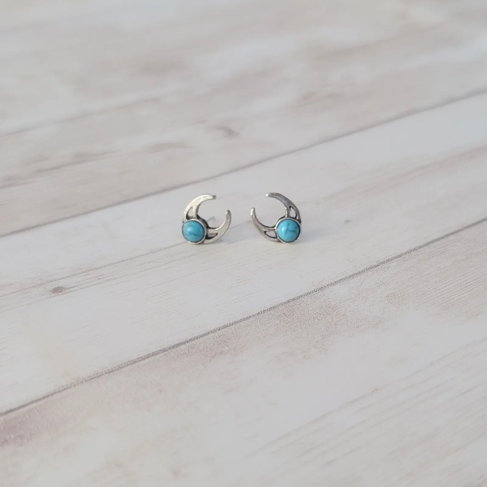 Silver Tone Moon Like Shape with Turquoise Tone Accent Stud Earrings - Image 2