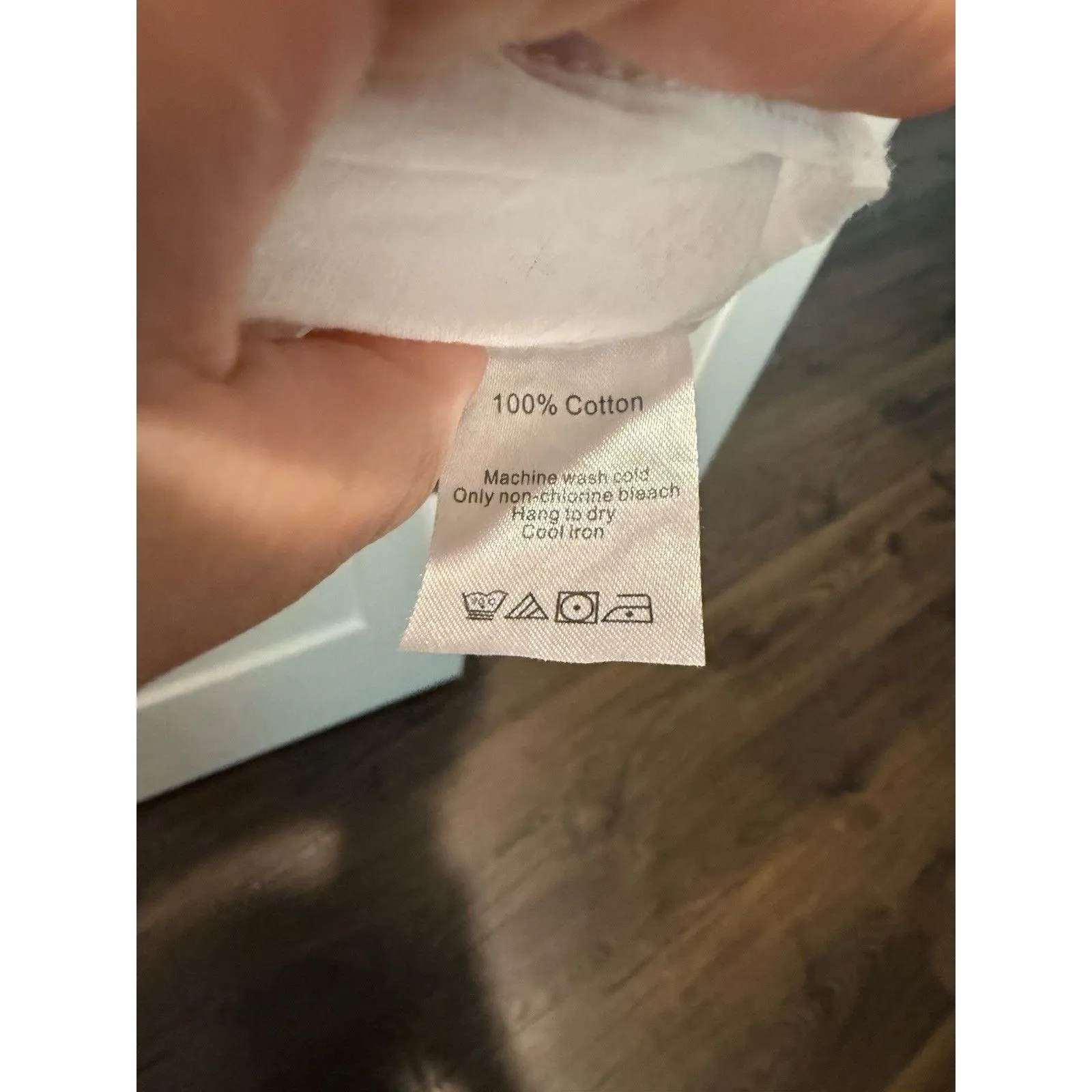 Duffield Lane Seersucker Sleeveless V - Image 3