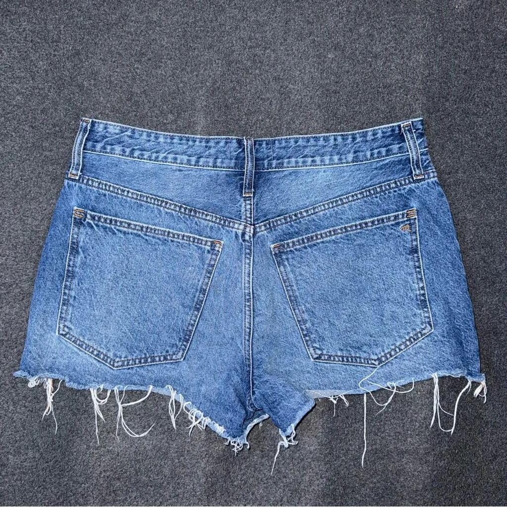 Madewell Relaxed Denim Shorts Slouchy Raw Hem Medium Wash Women’s 30 Distressed - Image 2