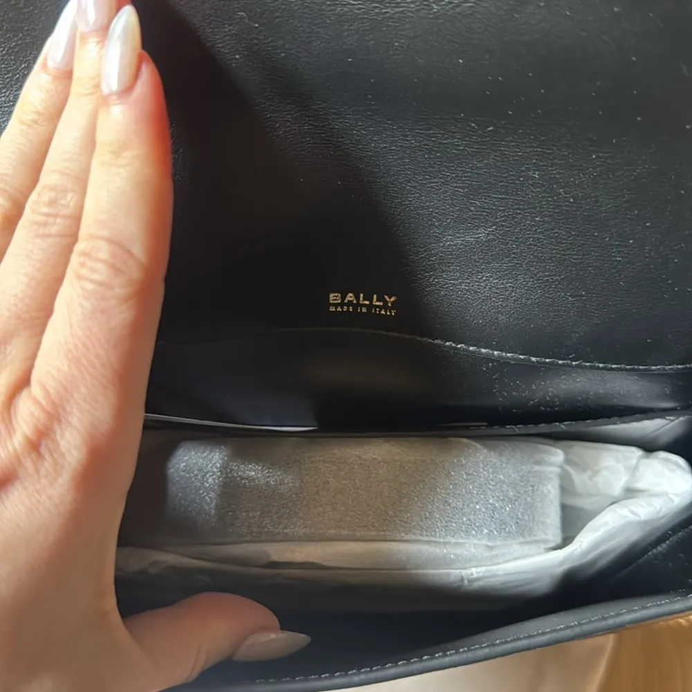 Beckett Flat medium studded glossed - Image 9