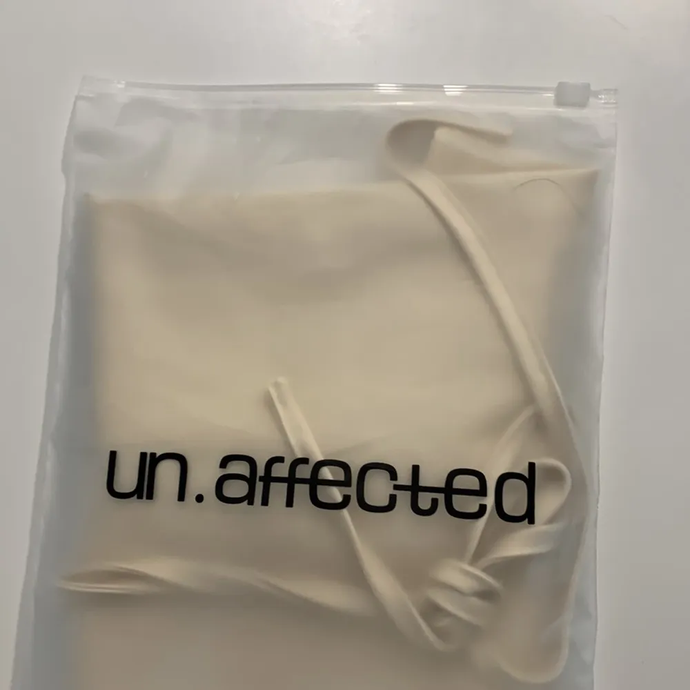 Satin nude mini skirt - Image 3