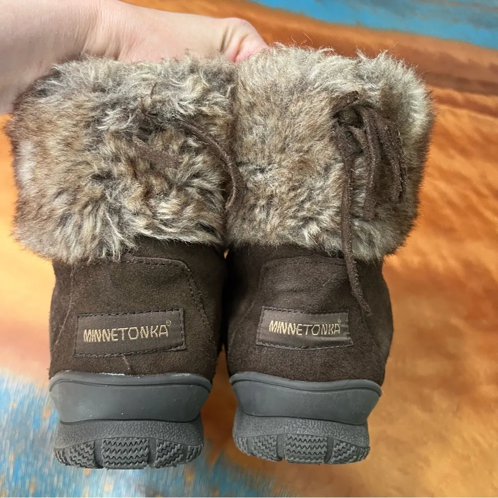 Minnetonka Brown Leather Winter Boots  Faux Fur trim size 8 - Image 6