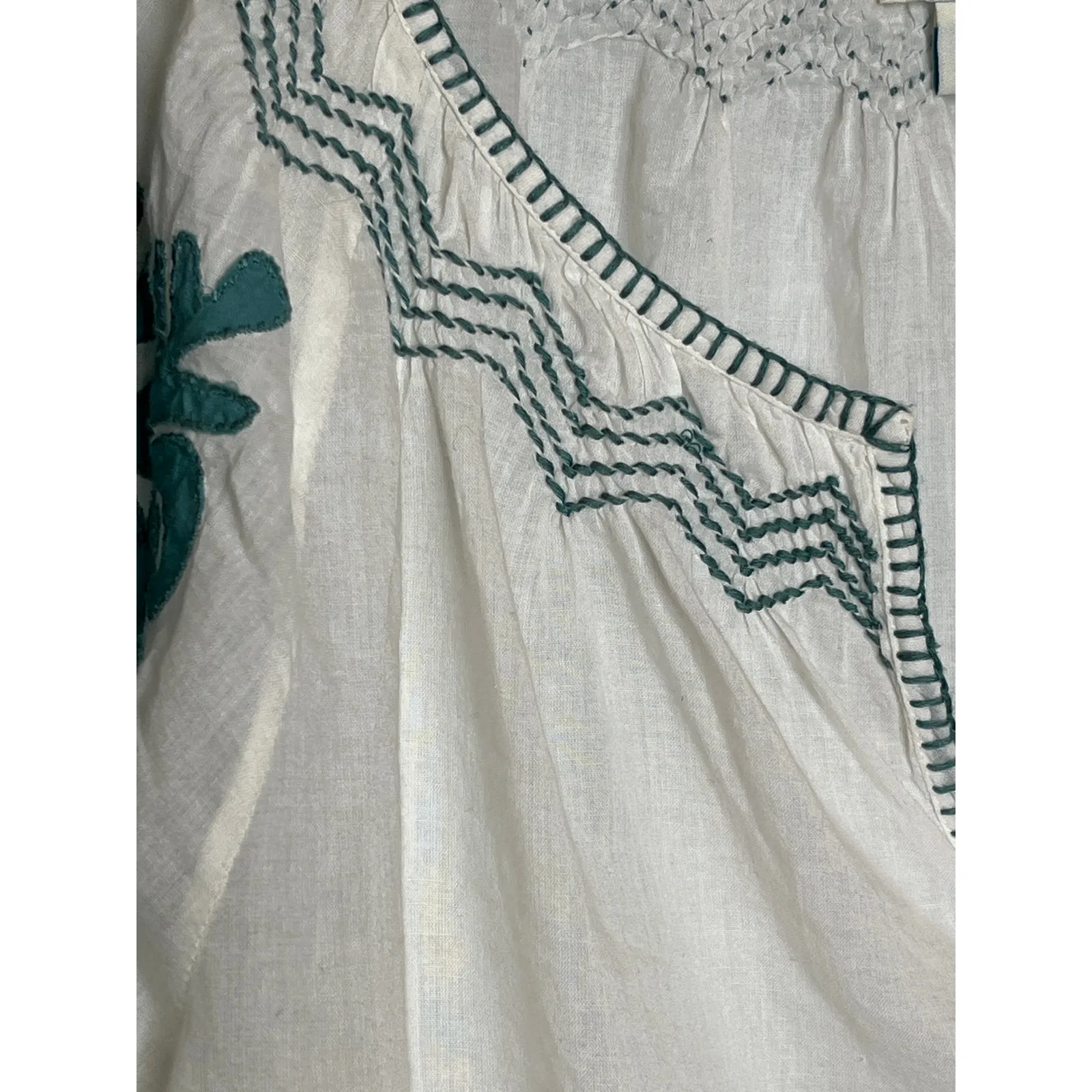 Sundance Women Small White Embroidered V Neck Short Sleeve Shirt Teal Floral - Image 5