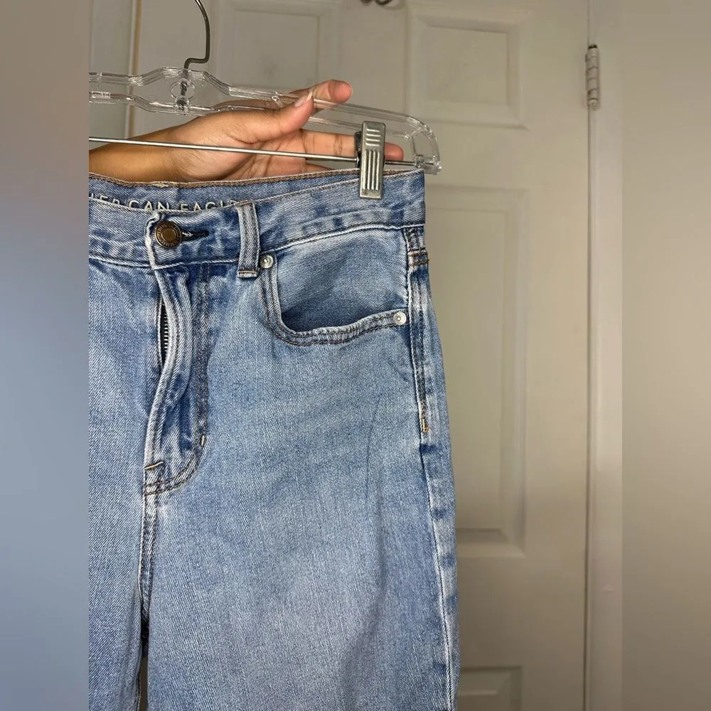 American Eagle Mom High Waisted Distressed Med Light Wash Jeans size 4L - Image 3