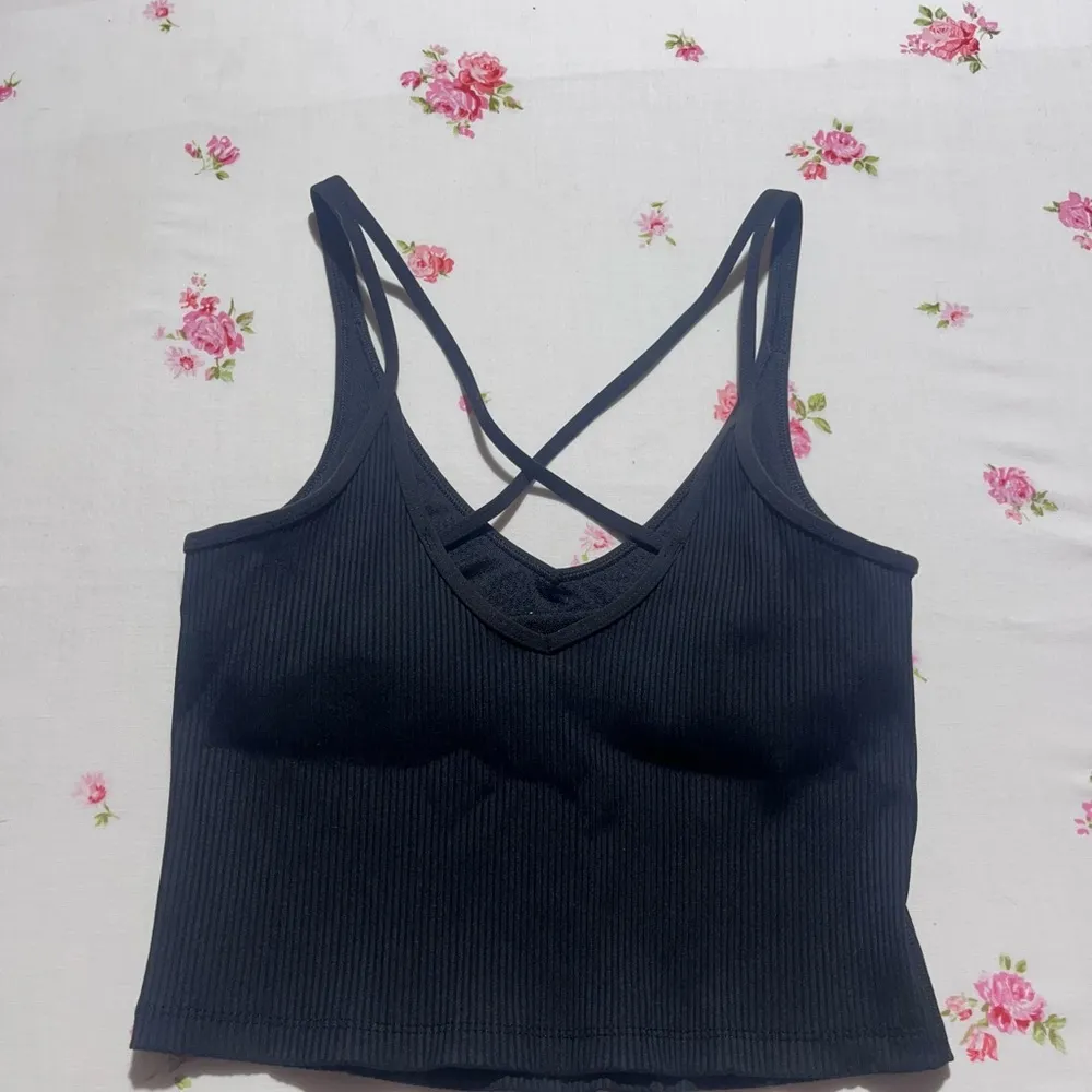 Women's Black Ribbed crisscross back tank top built in bra Size Medium - Image 3