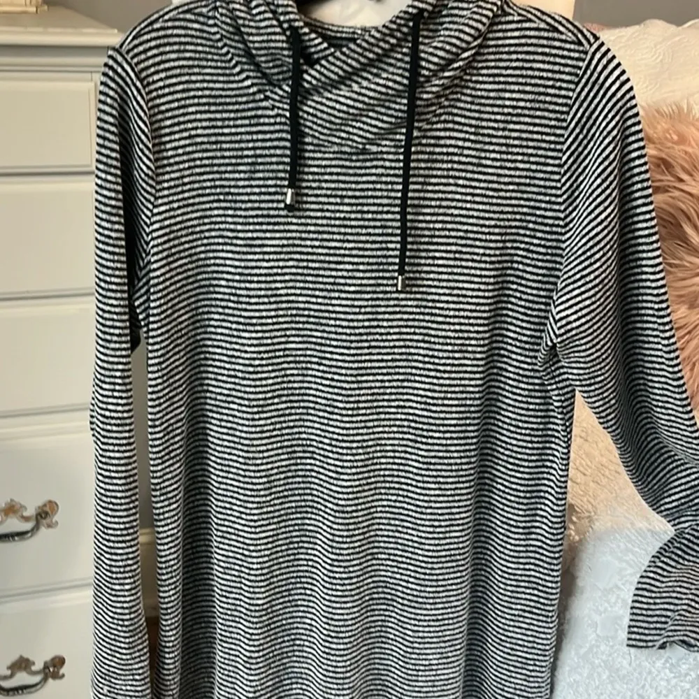 Comfy Pullover Hoodie Striped Black Gray - Image 4