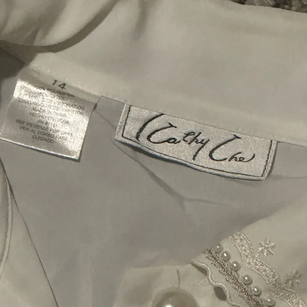 Vintage button up blouse with shoulder pads Size 14 - Image 2