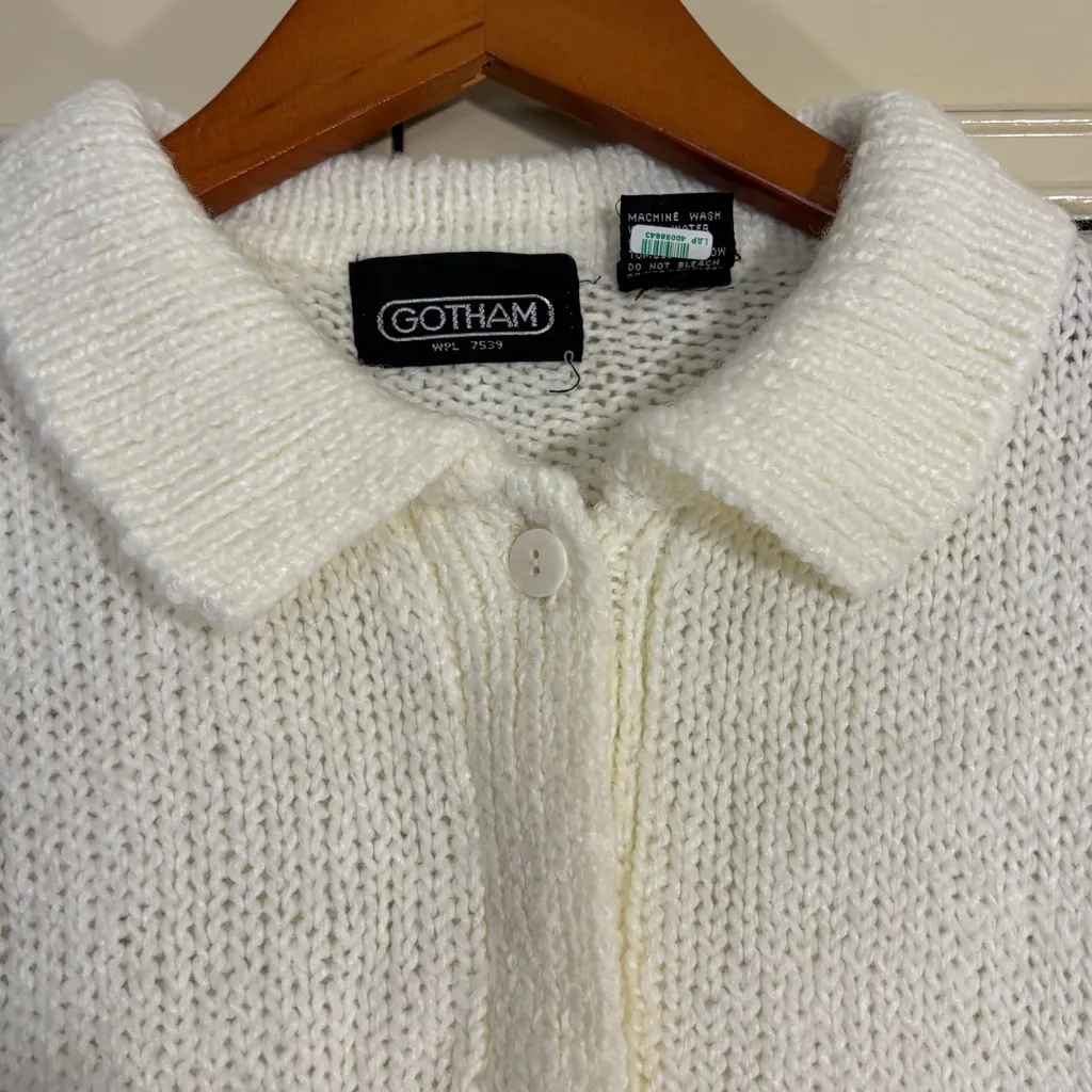 Gotham Classic Vintage Cream Button - Image 4