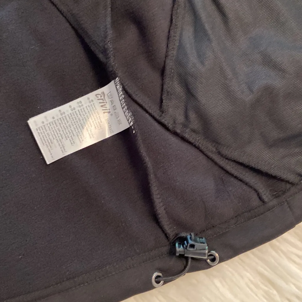 CRIVIT OUTDOOR MAN VEST size is Europe 40 length 28” pit to pit 38” color black Size M - Image 11