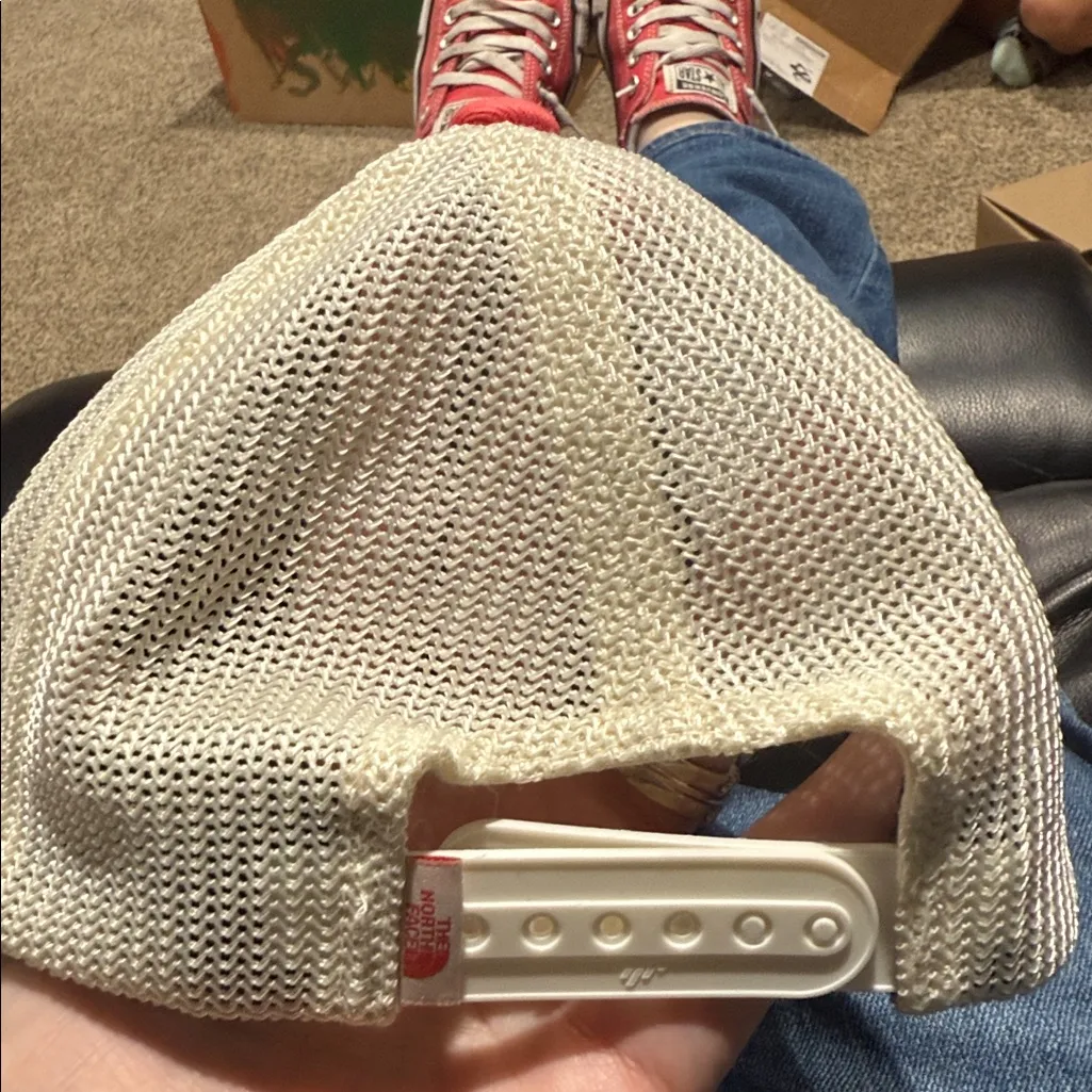 The North Face Red and Tan Graphic Hat - Image 6