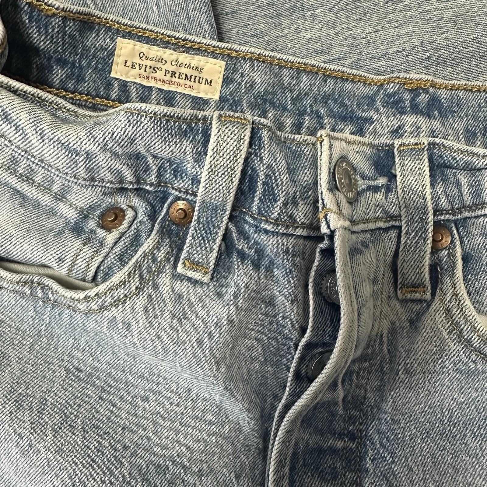 Levis 501 Premium Denim Jeans Womens Size 26x30 Button Fly Light Wash Raw Hem - Image 5