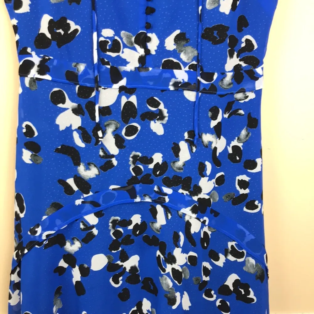 Cabi Women’s Floral Polka Dot Button-Up Flowy Handkerchief Hem Sleeveless Dress - Image 5