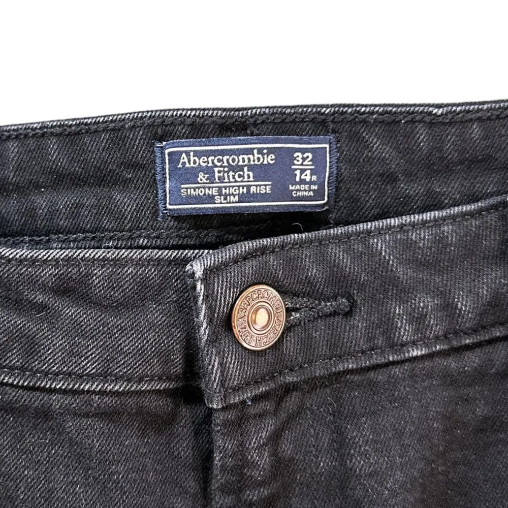 Abercrombie & Fitch Simone High Rise Slim Frayed Split Jeans in Black 32 - Image 9