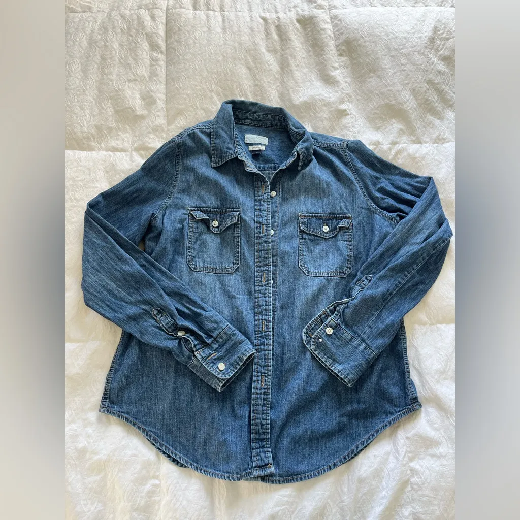 Universal Thread Classic Denim Shirt size medium - Image 2