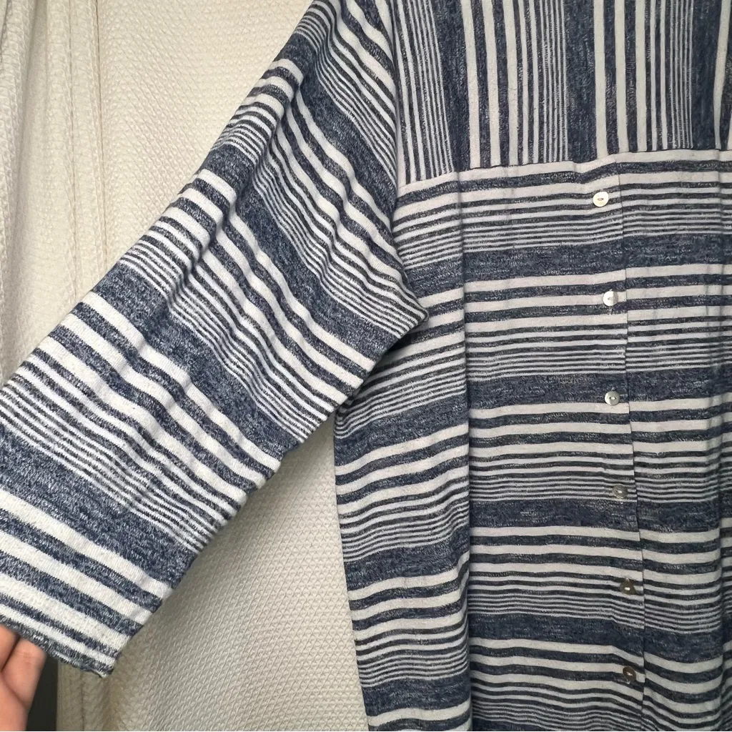 Rose & Olive Blue and White Striped 3/4 Sleeve Plus Size Tee Size 1X Oversized - Image 4