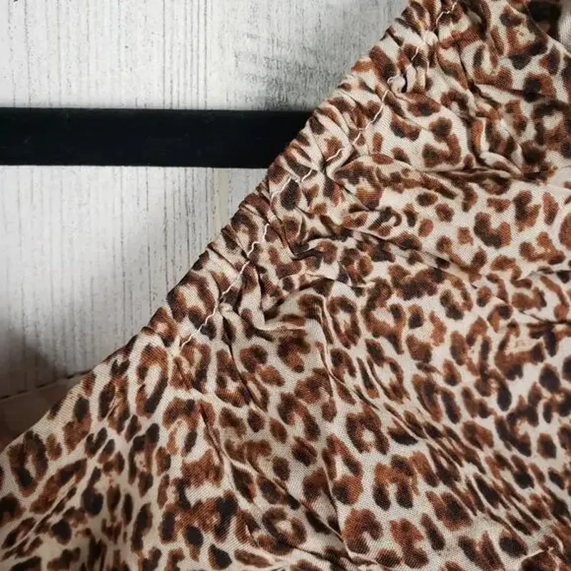 NWT Lulu's Fiercely In Love Leopard Print Tie Front Crop Top Women's Size Small - Image 3