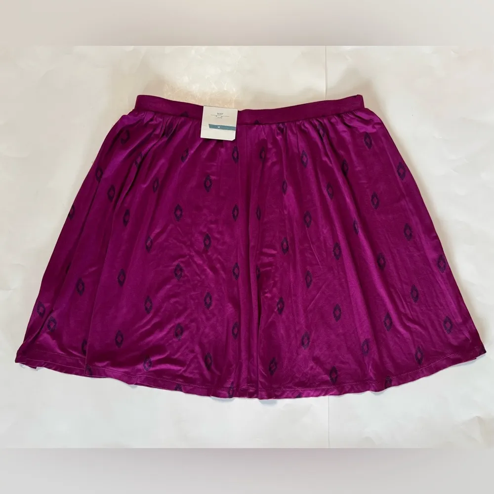 Old Navy Women’s Jersey Knit Circle Smocked Skirt Magenta Print Size M NWT - Image 3