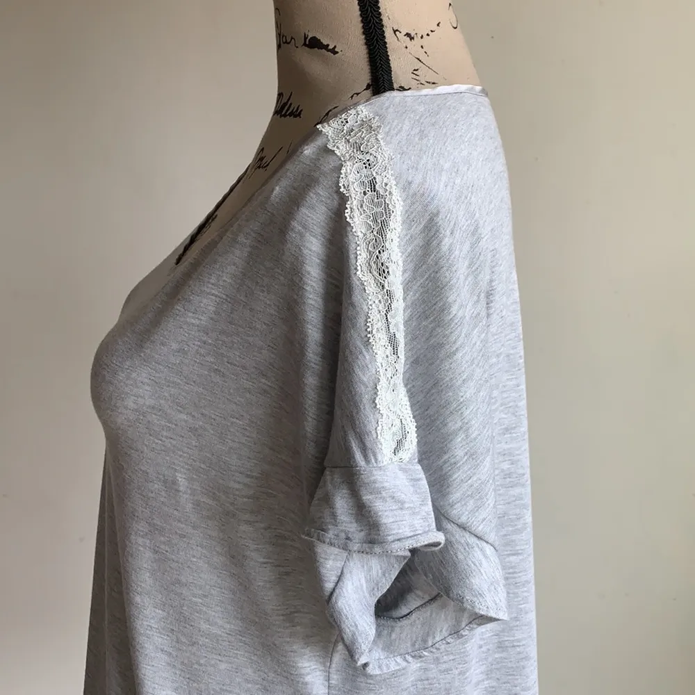 Kate Spade Lace Trim Oversized Grey Flutter Sleeve Top Size Medium - Image 7