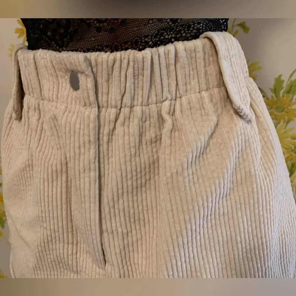 High waist corduroy shorts size M - Image 12