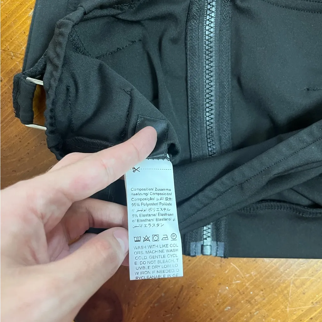 SHEIN Black Crop Top with Zipper and Buckle Details - Image 8