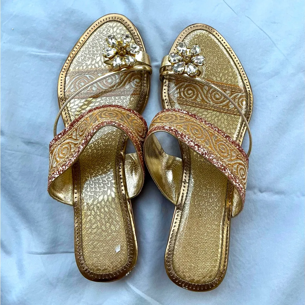 Dressy Gold Embellished Sandals🔥🔥🔥 Size 8 - Image 7