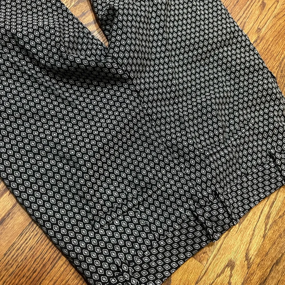 Trina Turk  Geometric Patterned Bermuda Shorts Black & White size 4 - Image 4