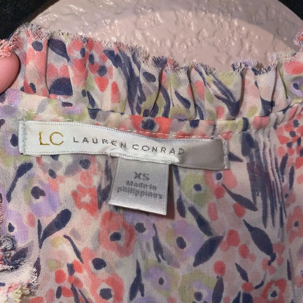 LC Lauren Conrad blouse with flowers - Image 4