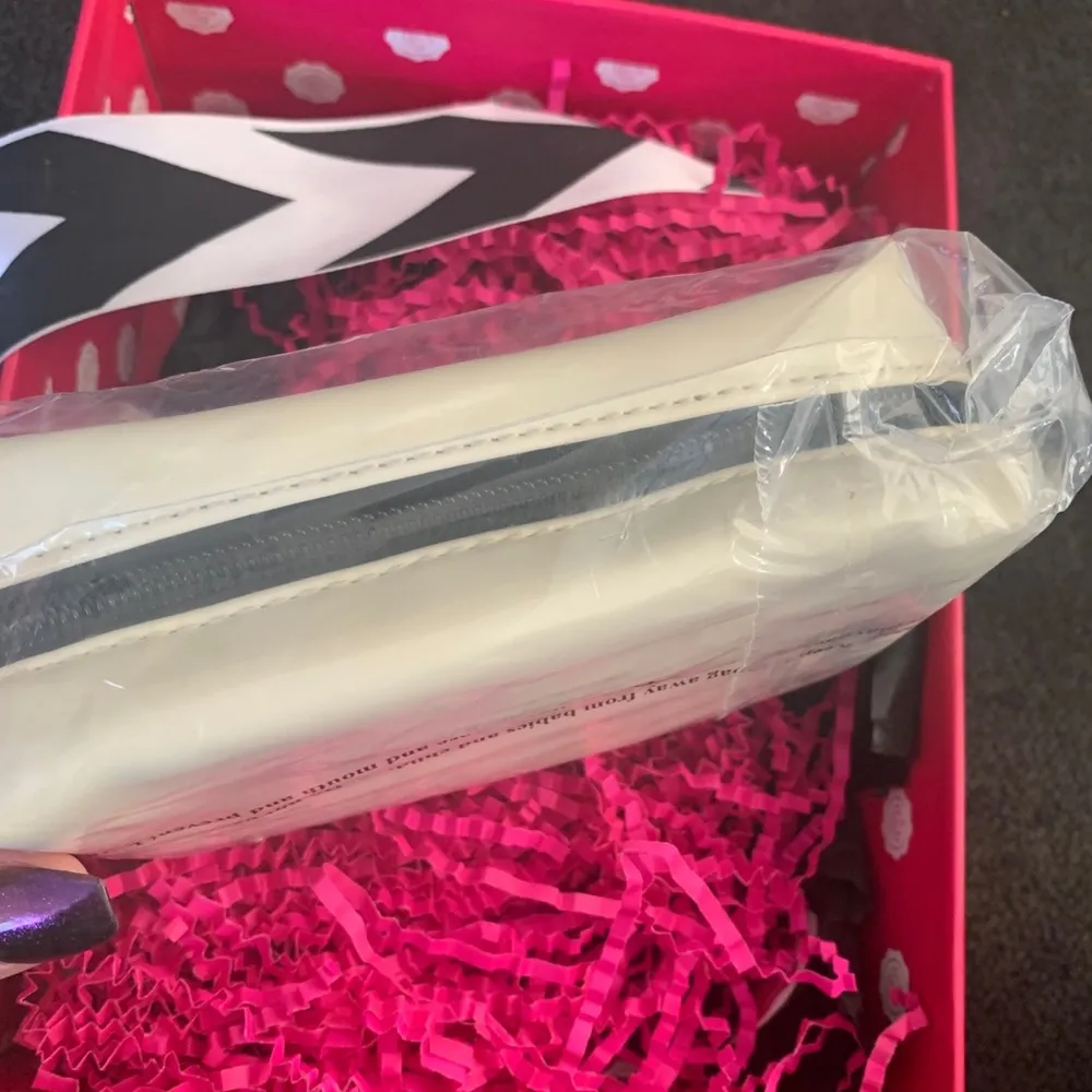 JO MALONE LONDON Exclusive COSMETIC BAG - Image 5