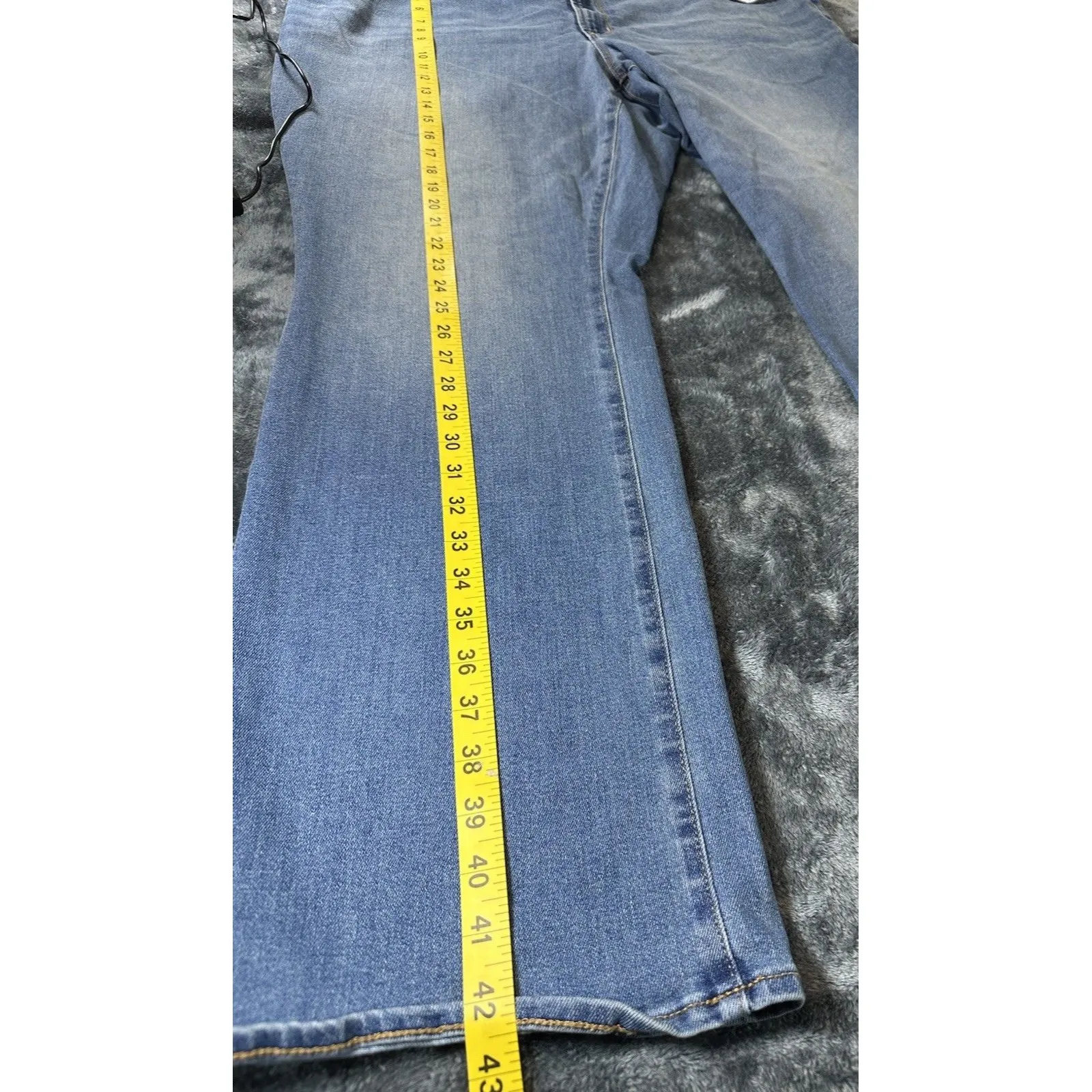 Old Navy Mid-Rise Wow Boot-Cut Jeans Size 24 - Image 2