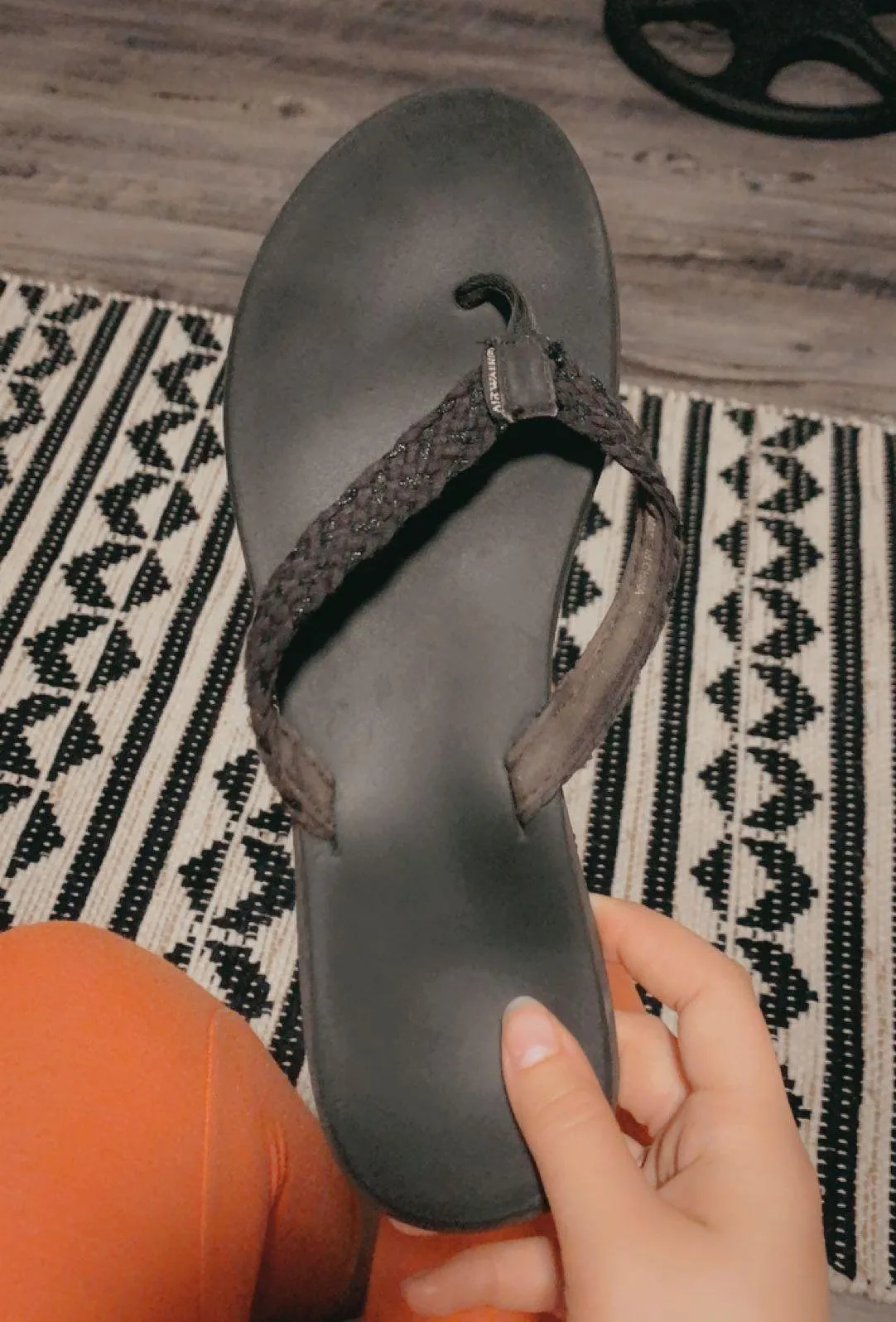 black  flip flops - Image 3