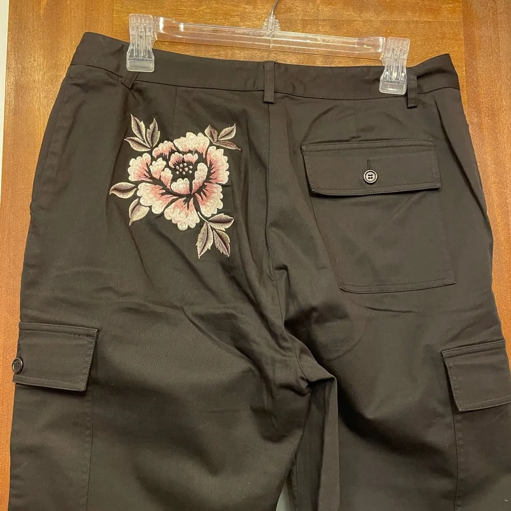 Karen Kane Lifestyle Black “ Cargo” Embroidered NWOT Pants-10 - Image 8