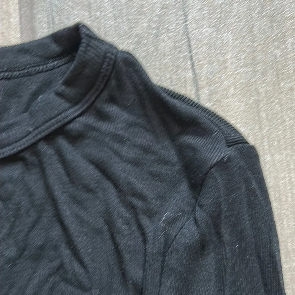 Black Fitted Crop Long Sleeve Tee - Image 3