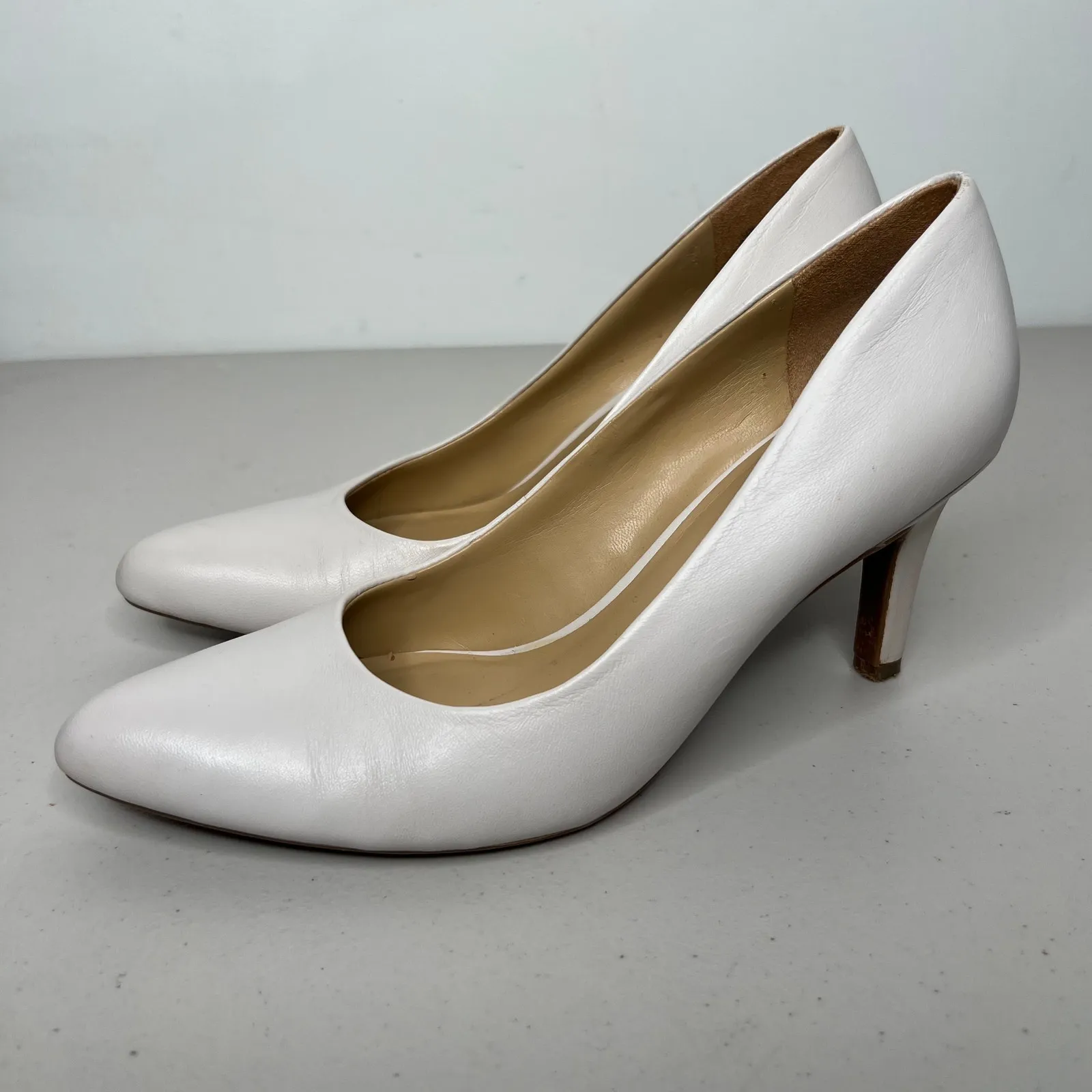 Naturalizer White Evie Pump Size 6.5 - Image 4