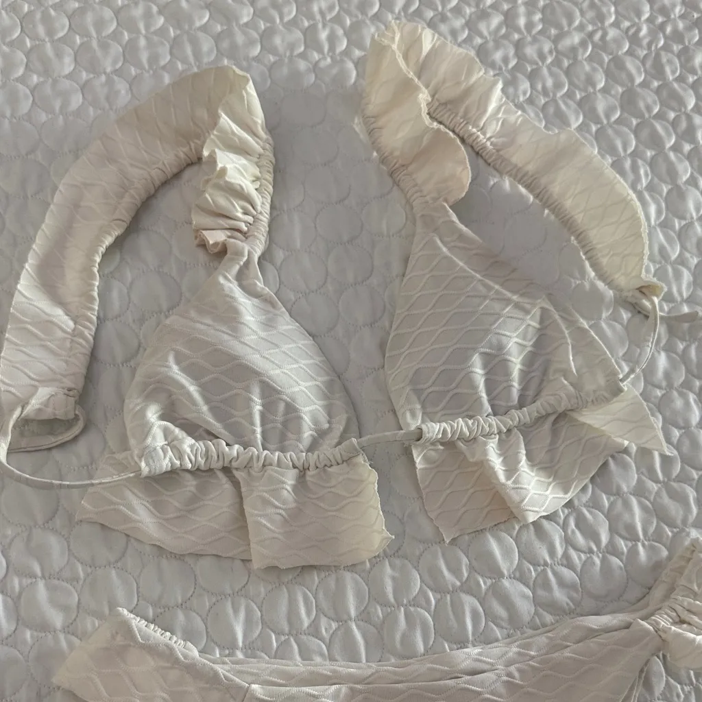 Women size small Ruffled Textured Bikini Set in Cream - Image 3