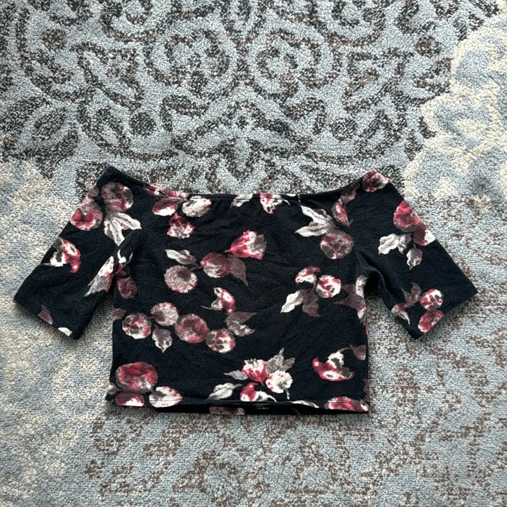 Leith Floral Print Off Shoulder Crop Top Black Small - Image 3