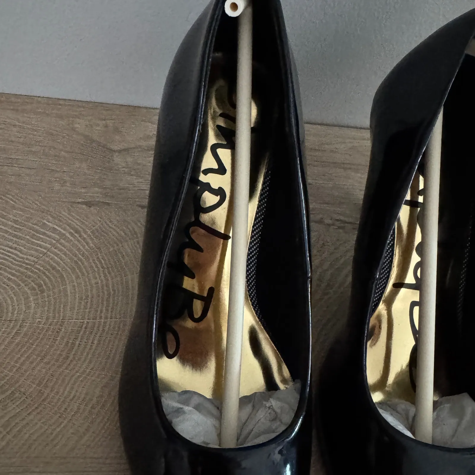 Simply Be Shoes Black Patent Leather Pointed Toe Gold Cap Heel Dress Pump Size 7 - Image 3