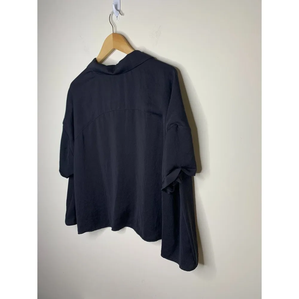 Surface to Air Womens Size 2 Blouse Short Sleeve Black Mother of Pearl Buttons - Image 8