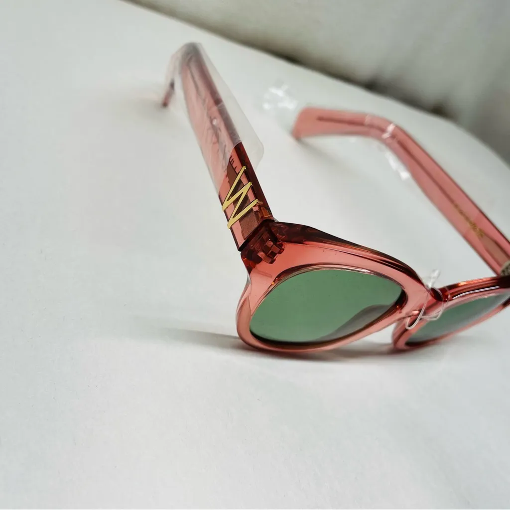 Wildfox Monroe Sunglasses Rose Pink Frame / Green Lenses NWT with Case - Image 7