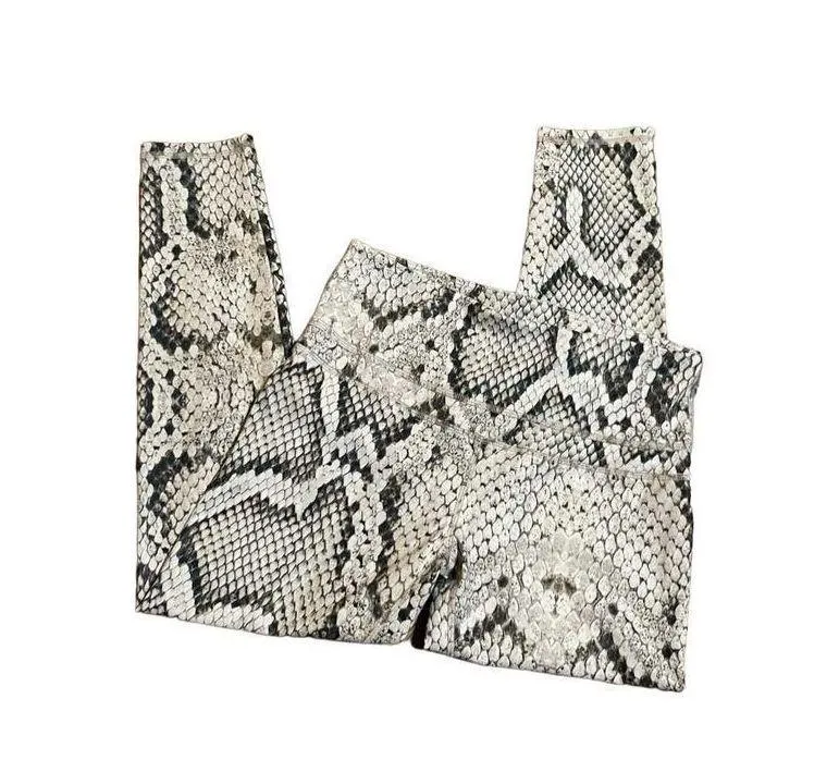 Varley snakeskin print athletic leggings small - Image 4