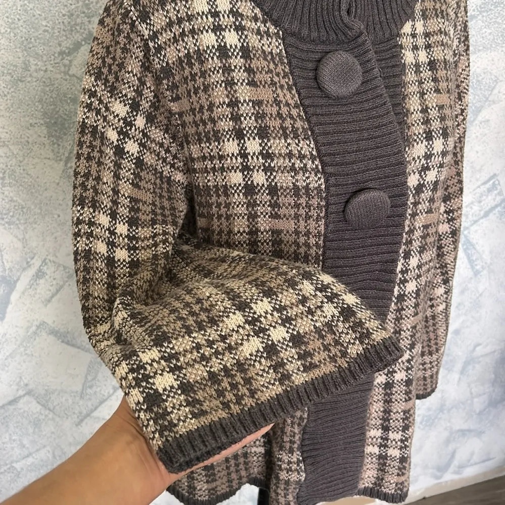 Dressbarn Plaid Knit Cardigan with Button Details size M - Image 2