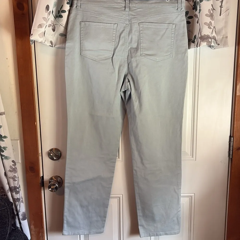 Gloria Vanderbilt Light Blue jeans - Image 4