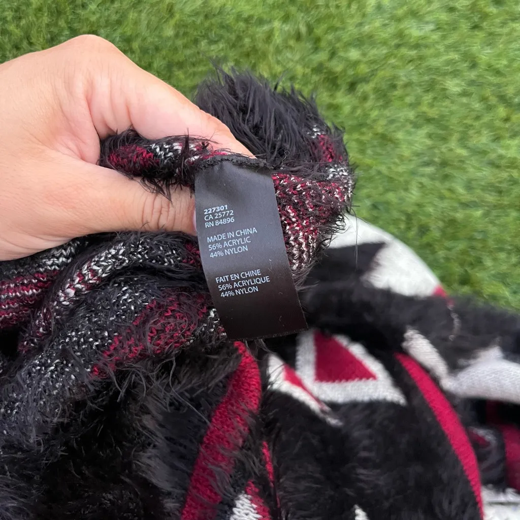 Dex Black and red Geometric Crew Neck Sweater - Image 4