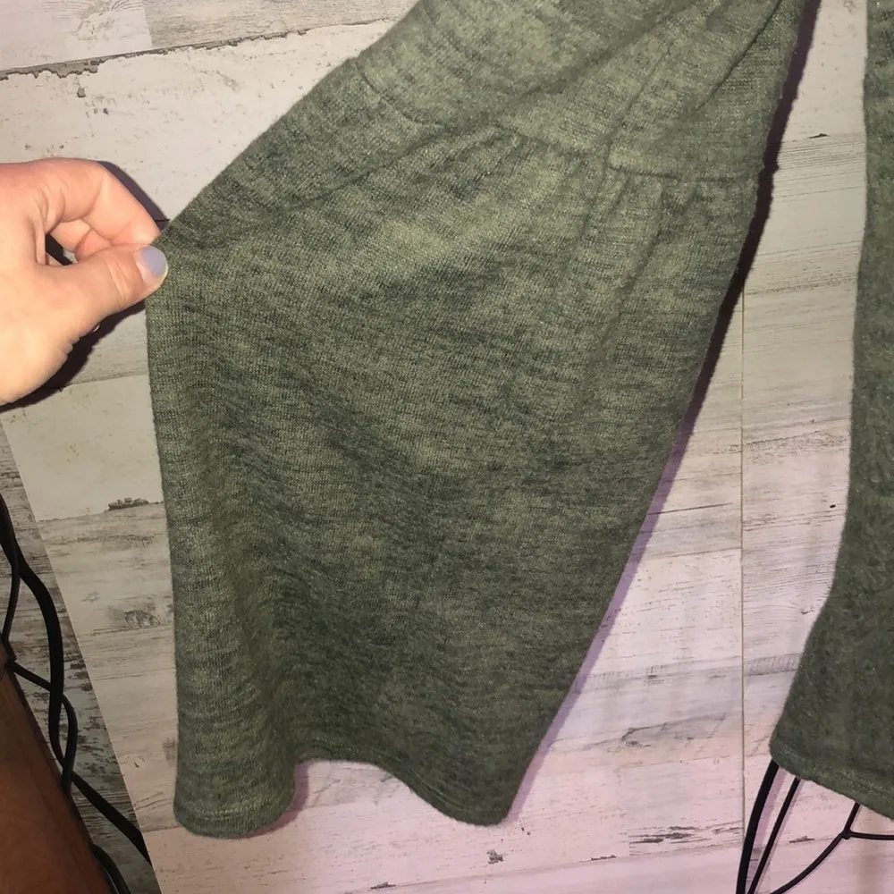 A.N.A green soft shirt bell sleeve olive green shirt sweater top size large​​ - Image 6