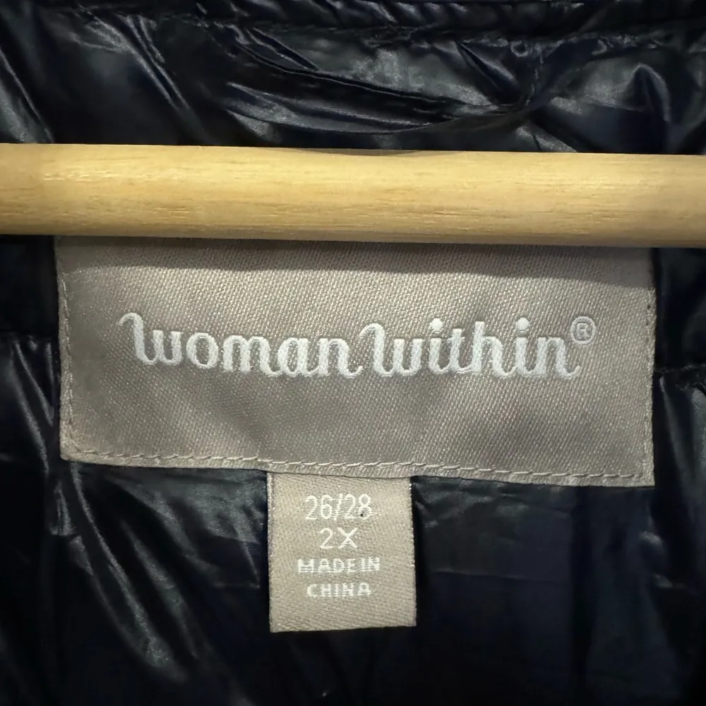 Woman Within floral navy packable puffer vest plus size 2X. Excellent condition! - Image 7