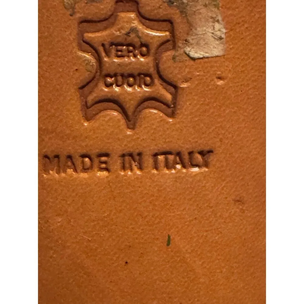 Minor scuffs Salvatore Ferragamo Boutique Vera pump shoe 9 Made in Italy - Image 7