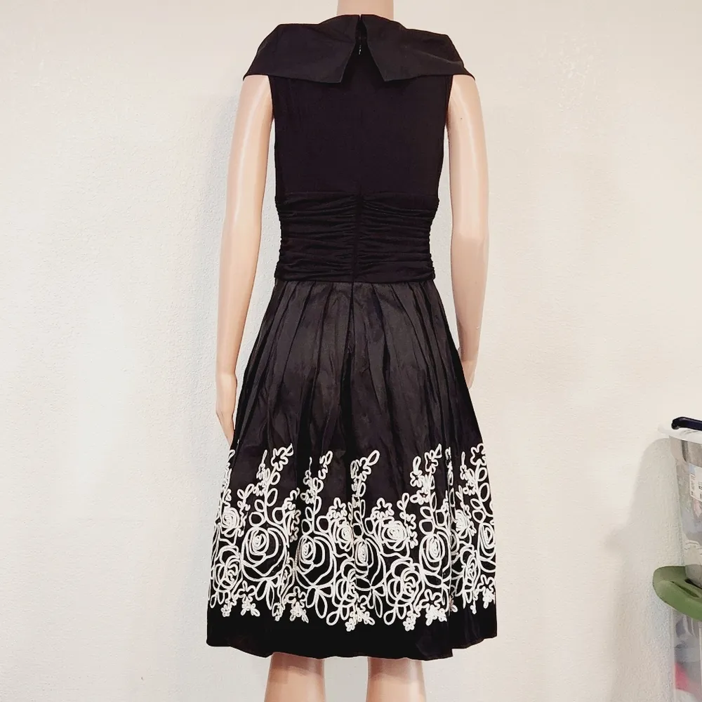 La Nouvelle Renaissance Fit and Flare Vintage Styles Dress Size 6 - Image 8