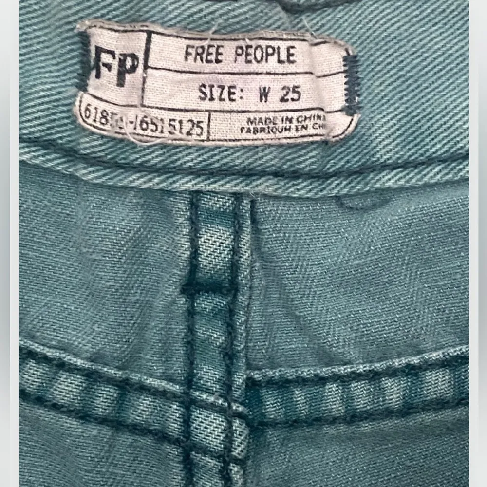 FREE PEOPLE Shark Bite Soft Denim Frayed Shorts W 25 - Image 2