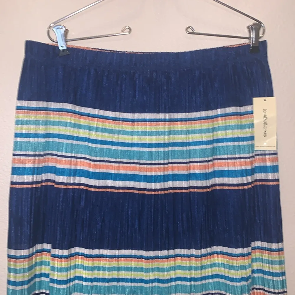 NWT John Paul Richard Colorful Crimped Midi Skirt - Image 2